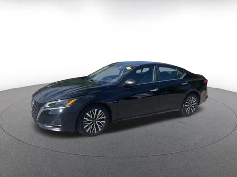 Used 2025 Nissan Altima 2.5 SV image 7