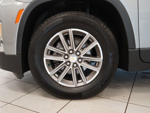 Used 2024 Chevrolet Traverse LT AWD/4WD image 16