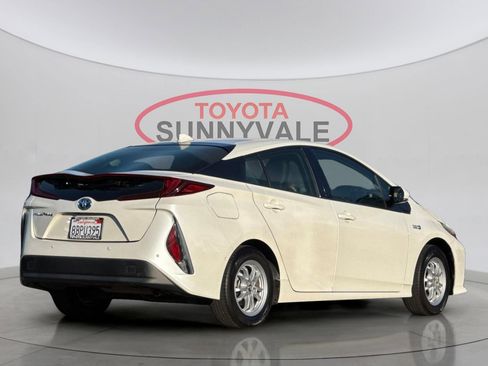 Used 2017 Toyota Prius Prime Advanced image 4