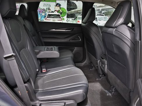 Used 2023 INFINITI QX60 Sensory w/ Vision Package FWD image 16