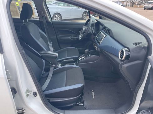 Used 2025 Nissan Versa SV image 39