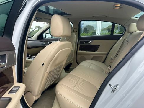 Used 2011 Jaguar XF RWD image 10
