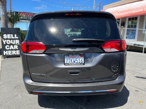 Used 2017 Chrysler Pacifica Touring-L Plus w/ Tire & Wheel Group image 6