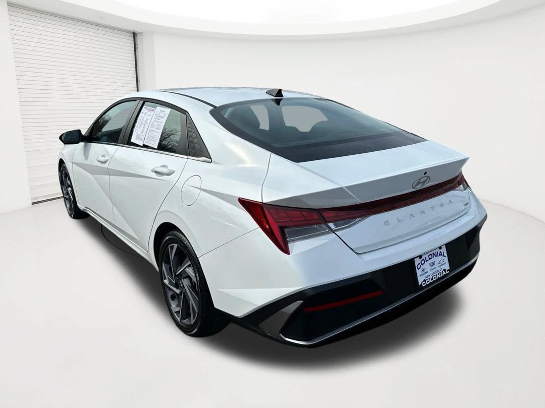 Certified 2025 Hyundai Elantra Limited w/ Cargo Package FWD image 7