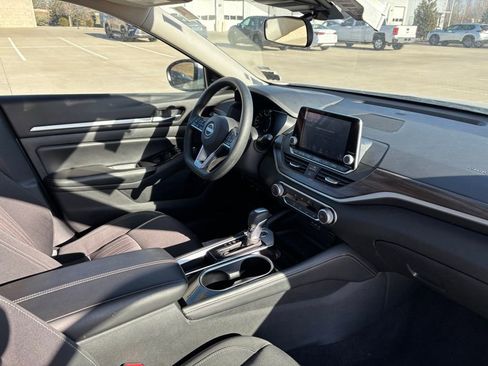 Used 2023 Nissan Altima 2.5 SV image 12