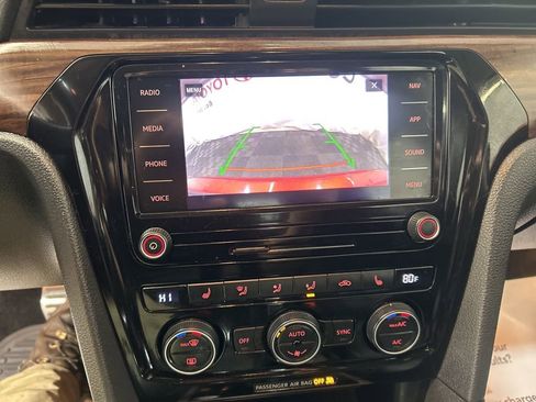 Used 2020 Volkswagen Passat 2.0T SEL image 28