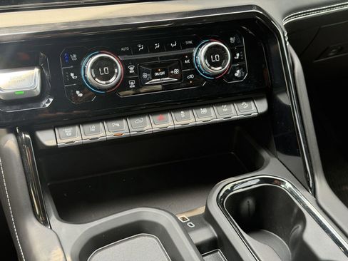 Used 2025 GMC Sierra 2500 AT4X AWD/4WD image 10