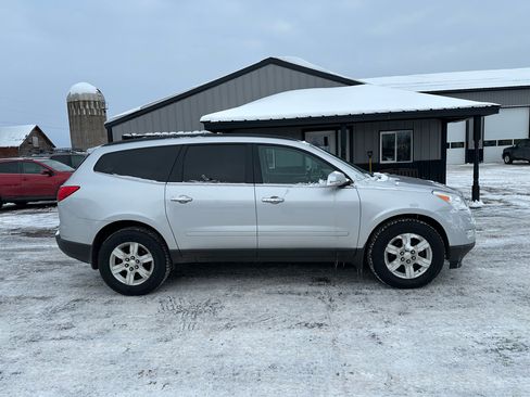 Used 2011 Chevrolet Traverse LT w/ Personal Connectivity Package image 2