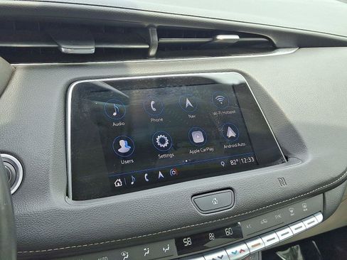 Used 2019 Cadillac XT4 Luxury w/ Cold Weather Package FWD image 17