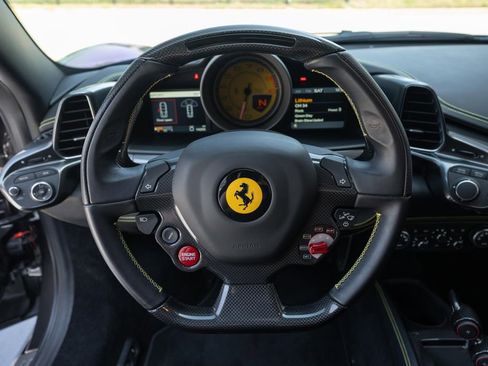 Used 2015 Ferrari 458 Italia Coupe RWD image 35
