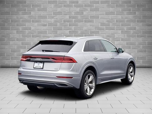 Used 2022 Audi Q8 Premium image 5