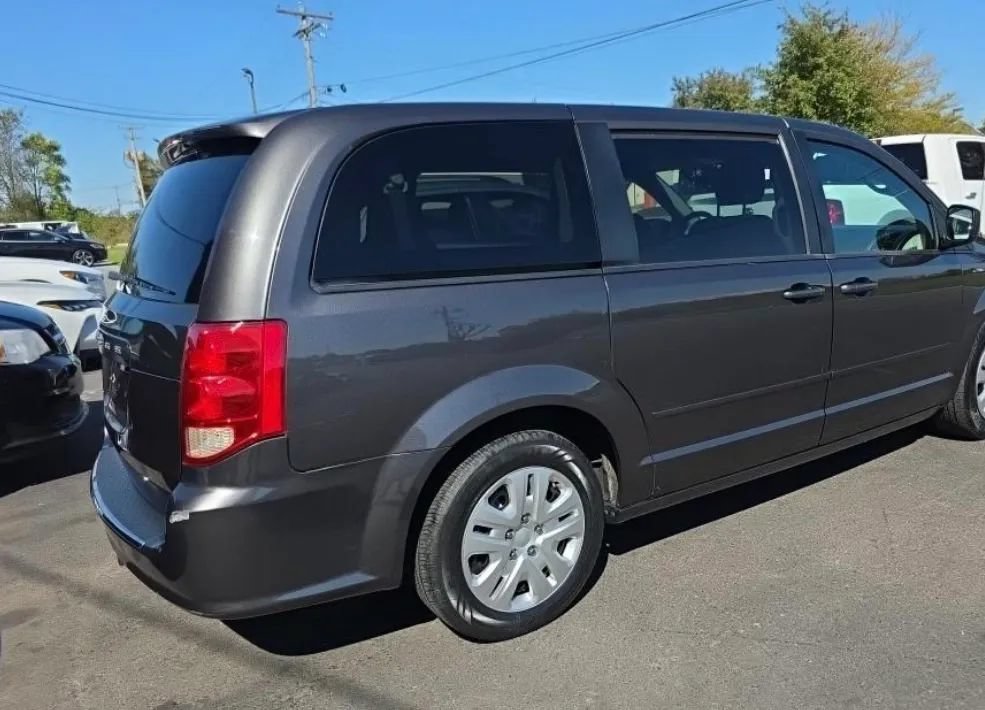 Used 2017 Dodge Grand Caravan SE w/ Power Window Group FWD image 3