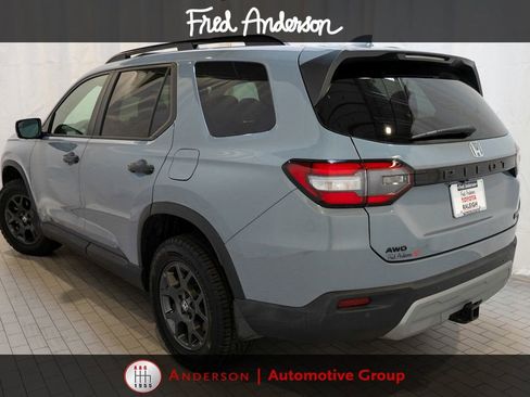 Used 2024 Honda Pilot TrailSport image 4