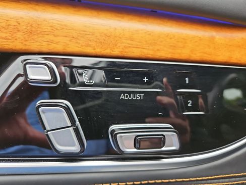 Used 2022 Jeep Grand Wagoneer Series III AWD/4WD image 22