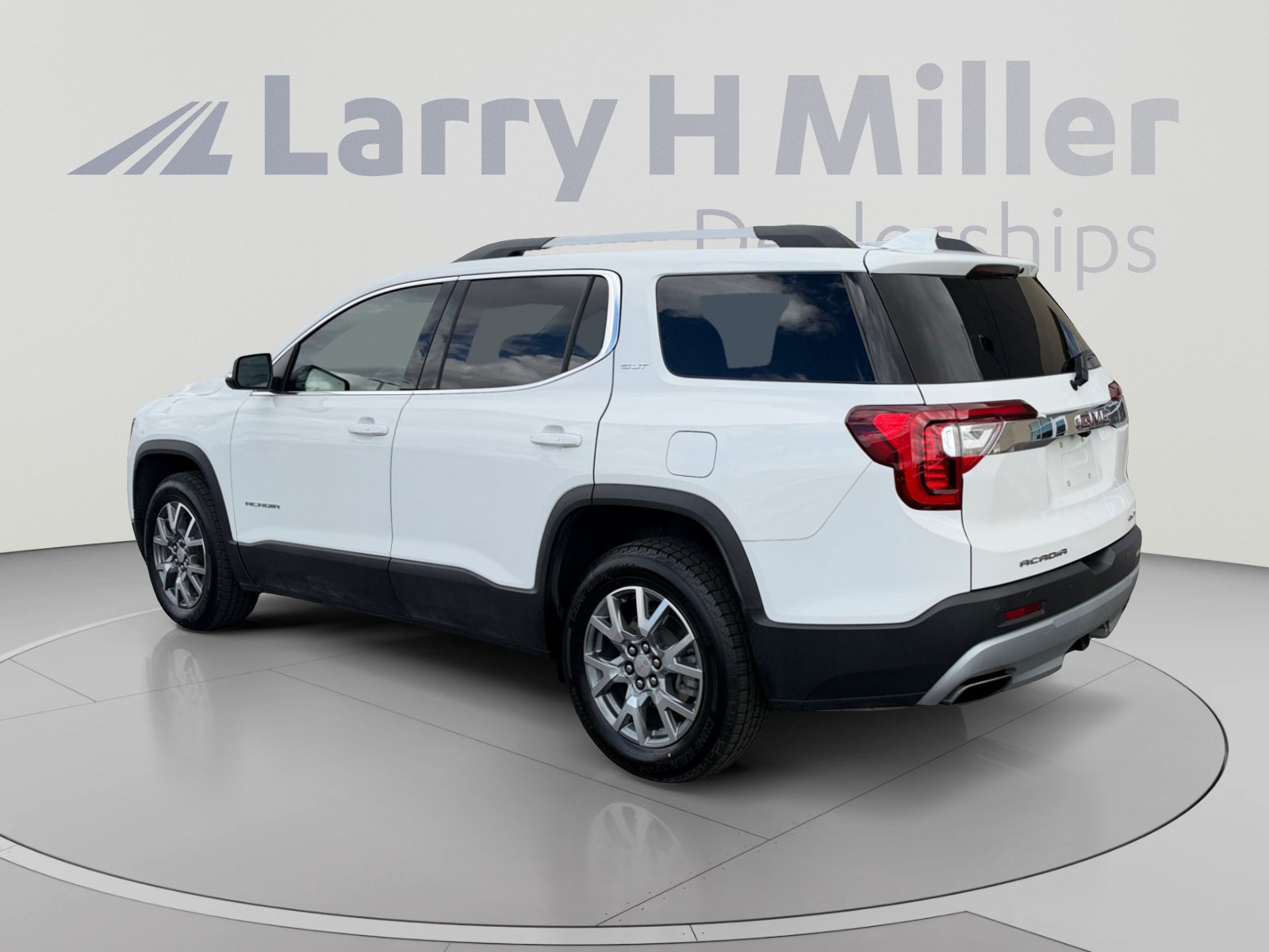 Used 2022 GMC Acadia SLT w/ Technology Package AWD/4WD image 3