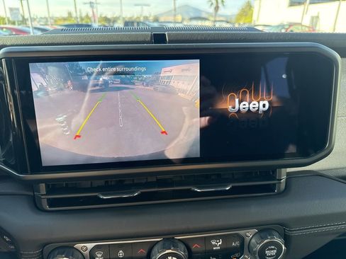 Certified 2025 Jeep Wrangler Unlimited Sahara w/ Safety Group image 24