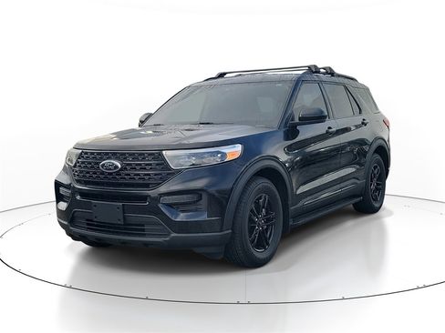 Used 2022 Ford Explorer XLT image 2