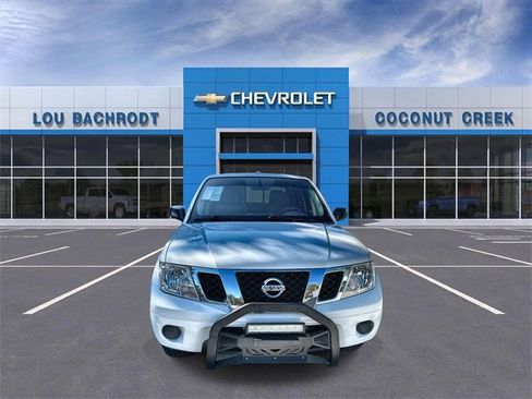 Used 2017 Nissan Frontier SV image 3