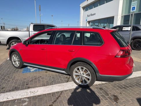 Used 2017 Volkswagen Golf Alltrack S image 7