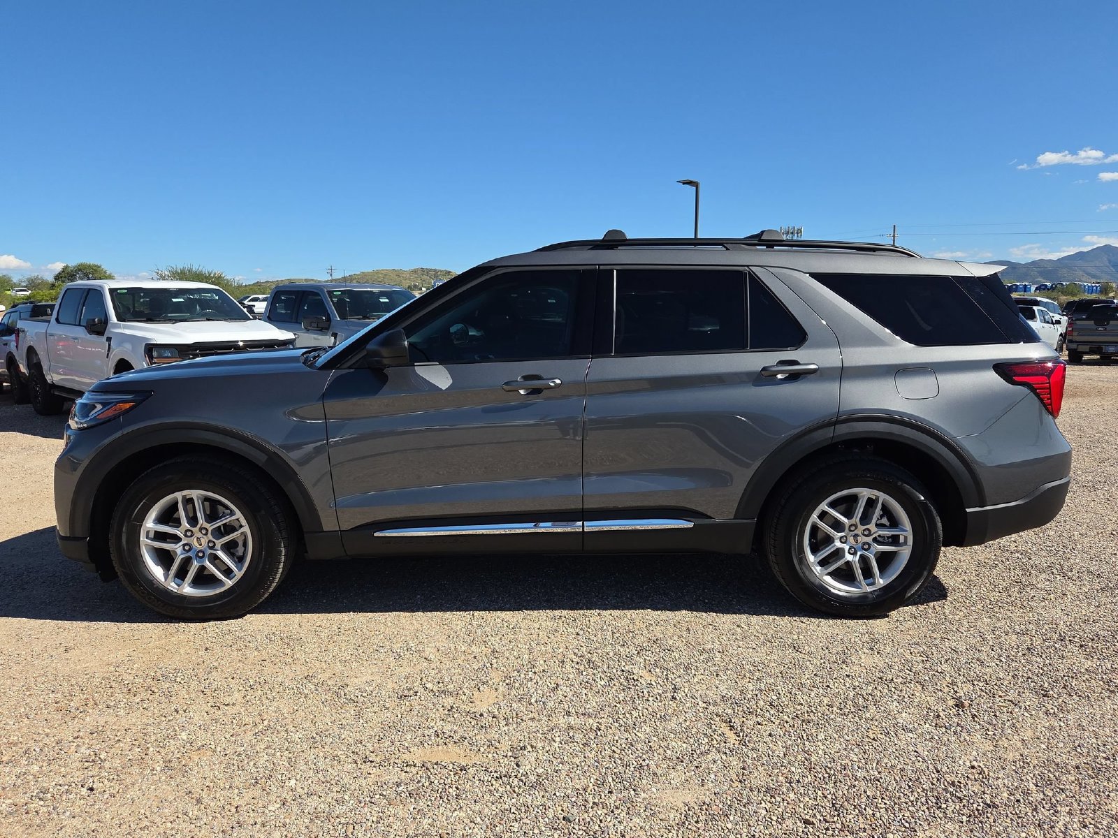 Used 2025 Ford Explorer Active w/ Active Comfort Package RWD image 9