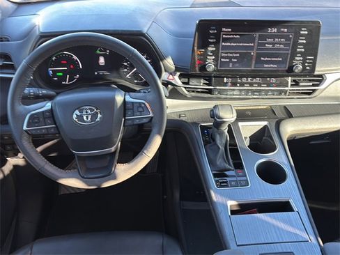 Used 2024 Toyota Sienna XLE Woodland Edition image 17