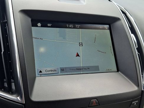 Used 2019 Ford Edge Titanium w/ Cold Weather Package AWD/4WD image 3