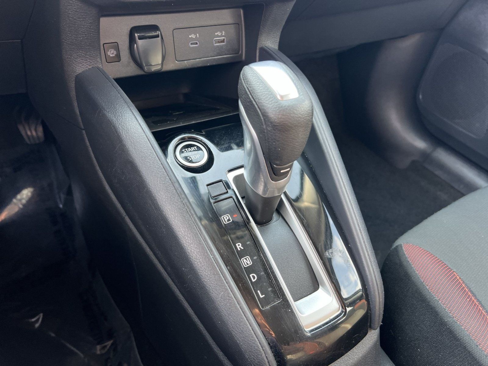 Used 2025 Nissan Versa SR FWD image 21