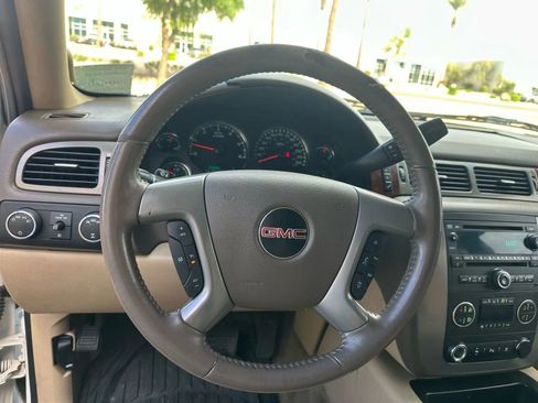 Used 2011 GMC Yukon XL SLT w/ SLT-2 Equipment Package image 12