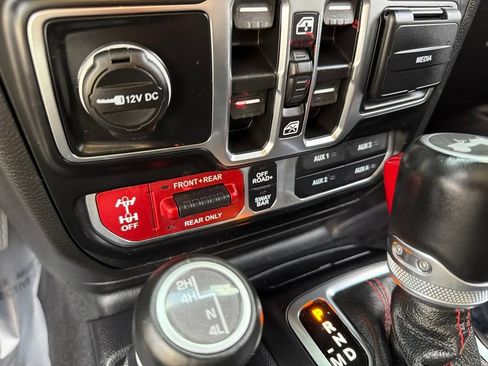 Used 2021 Jeep Wrangler Unlimited Rubicon AWD/4WD image 36