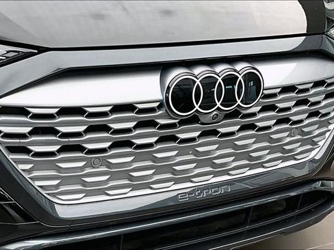 Used 2024 Audi Q8 e-tron Premium Plus w/ Premium Plus Package image 30