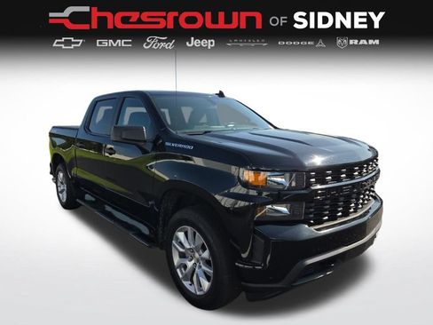 Used 2020 Chevrolet Silverado 1500 Custom w/ Custom Value Package AWD/4WD image 3