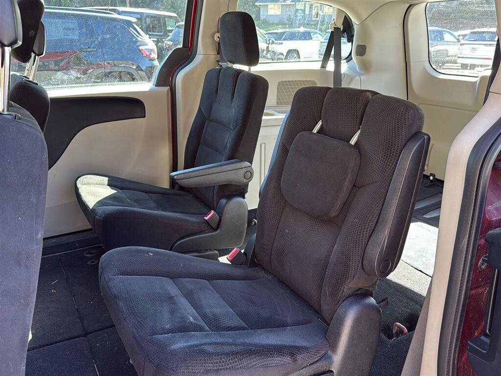 Used 2015 Dodge Grand Caravan American Value Package w/ UConnect Hands-Free Group FWD image 8