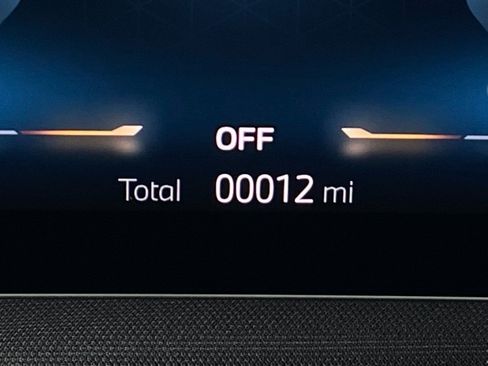 Used 2024 BMW i7 xDrive60 image 2