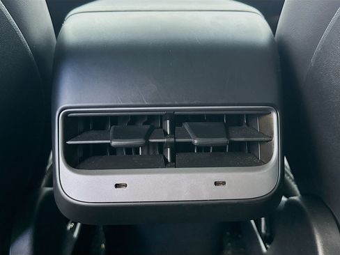 Used 2024 Tesla Model Y Performance AWD/4WD image 16