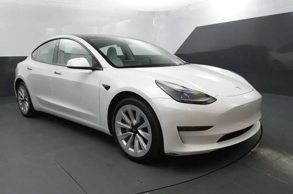 Used 2022 Tesla Model 3 Long Range AWD/4WD image 6