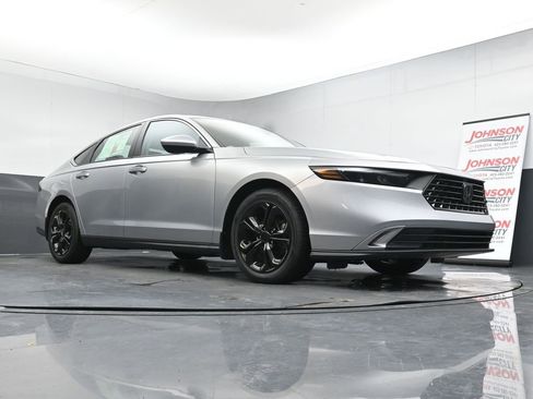Used 2024 Honda Accord EX image 32