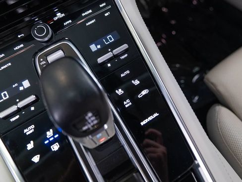 Certified 2023 Porsche Panamera 4 Platinum Edition AWD/4WD image 27