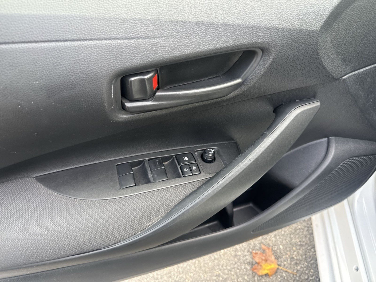 Used 2024 Toyota Corolla LE FWD image 12