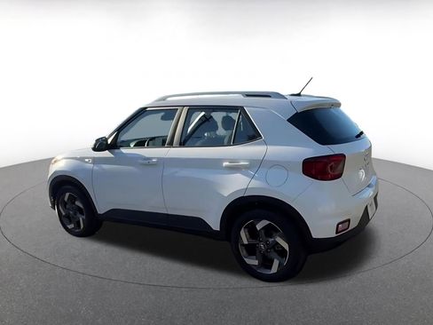 Used 2025 Hyundai Venue SEL image 10