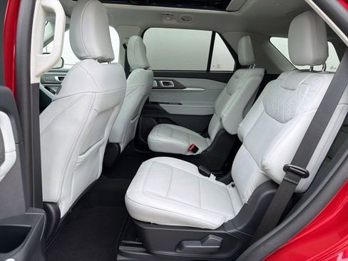 Used 2025 Ford Explorer Platinum w/ LUX Leather Package AWD/4WD image 12