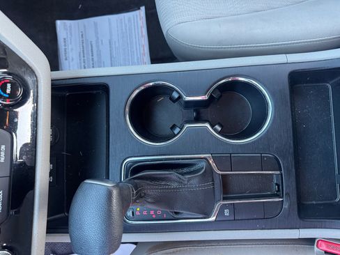 Used 2019 Kia Sedona L image 15