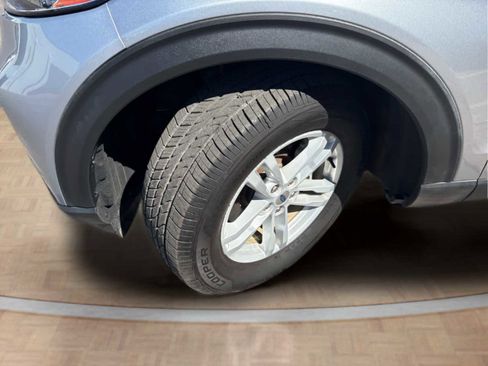 Used 2023 Ford Explorer XLT image 33