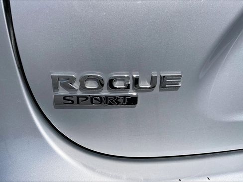 Used 2019 Nissan Rogue Sport S image 8