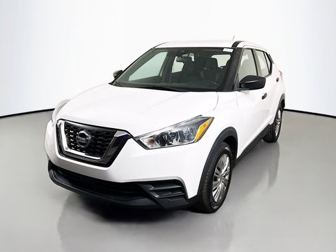 Used 2020 Nissan Kicks S image 4