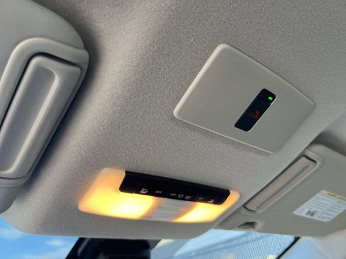 Used 2024 Nissan Versa SR w/ Trunk Package image 31