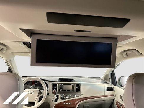 Used 2014 Toyota Sienna XLE w/ Entertainment Package image 27