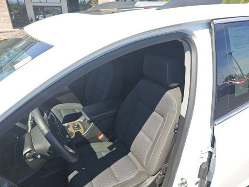 Used 2023 GMC Acadia SLE image 32