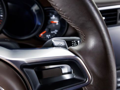 Used 2019 Porsche 911 Carrera image 18