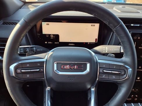 Used 2025 GMC Terrain Elevation w/ Technology Package II image 11