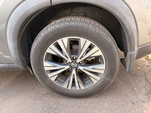 Used 2021 Nissan Rogue SV FWD image 7